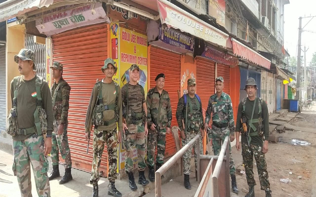 चक्रधरपुर में गिरिराज सेना प्रमुख कमल देवगिरि की हत्या के बाद लगा धारा 144, शहर पुलिस छावनी में तब्दील