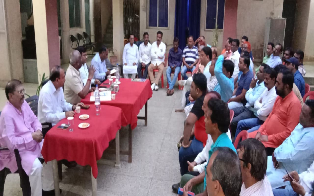 Jharkhand: चक्रधरपुर में दुर्गापूजा के दौरान लगेगा बैरिकैडिंग, भारी वाहनों के प्रवेश पर भी रोक