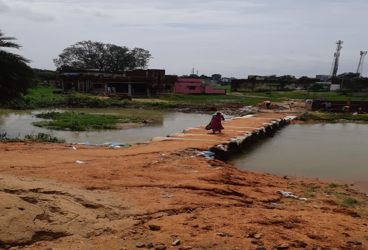 जायत्री नदी पर अवैध छलका का निर्माण कराने पर 10 लोगों के खिलाफ नोटिस जारी