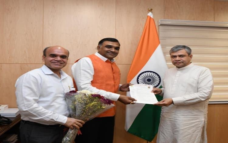 रेल मंत्री अश्विनी वैष्णव से मिले चेंबर के अधिकारी, टाटा से जयपुर सीधी रेल सेवा शुरू किए जाने का मिला आश्वासन