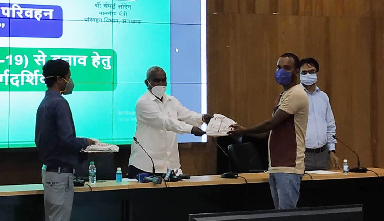 Covid-19 : परिवहन मंत्री चंपई सोरेन ने झारखंड चालक एवं परिवहन सुरक्षा अभियान का किया शुभारंभ, कहा- सभी बरतें सावधानी