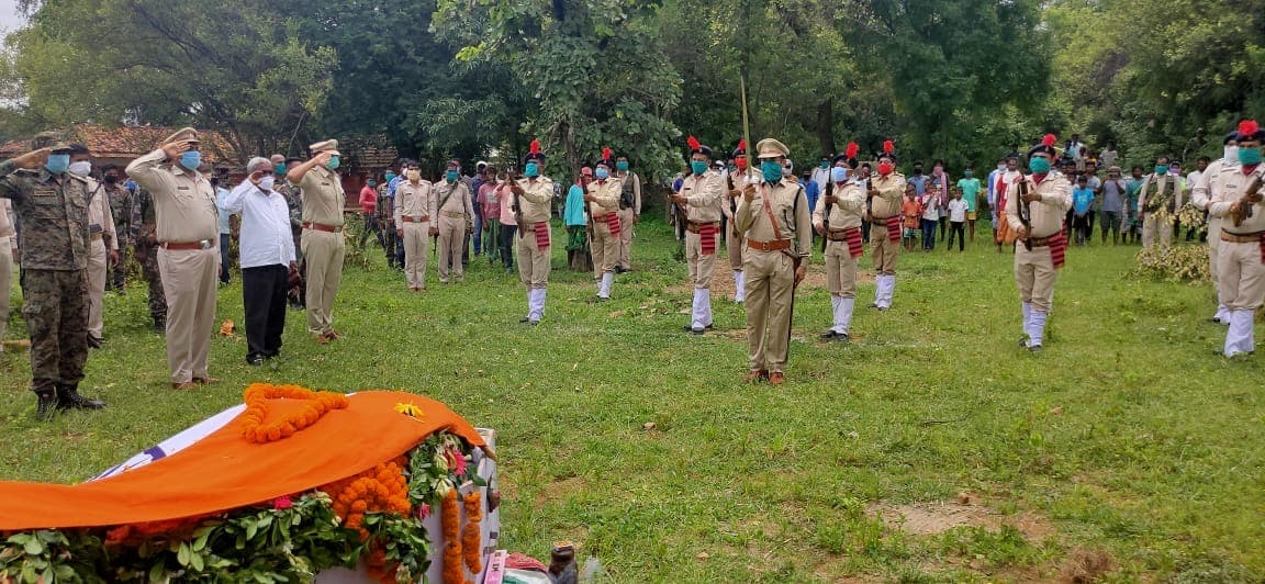 Barhait Encounter : साहिबगंज में अपराधियों से लोहा लेने वाला सरायकेला का सपूत चंद्राय सोरेन पंचतत्व में विलीन