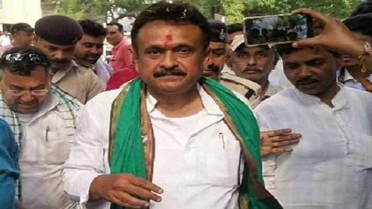 Bihar Election 2020: लालू के समधी चंद्रिका राय की सीट परसा का रोचक रहा है इतिहास, जानें इस बार त्रिकाेणीय मुकाबले में किसका पलड़ा है भारी… Bihar Election 2020: लालू के समधी चंद्रिका राय की सीट परसा का रोचक रहा है इतिहास, जानें इस बार त्रिकाेणीय मुकाबले में किसका पलड़ा है भारी…