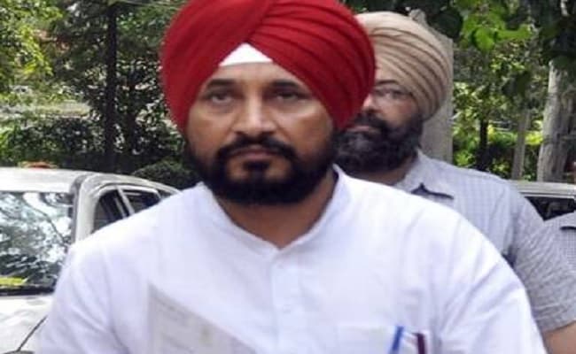 पंजाब के नए 'कैप्टन' चरणजीत सिंह चन्नी गांधी परिवार के रहे हैं करीबी, #MeToo प्रकरण में सामने आया था नाम