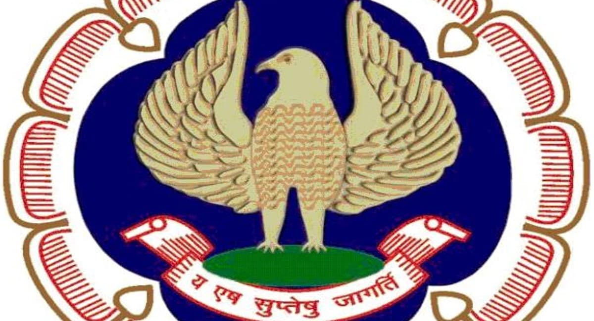 ICAI CA Final Result: चार्टर्ड अकाउंटेंट के फाइनल में 19 साल की नंदिनी बनी टॉपर, भाई भी टॉप 20 में