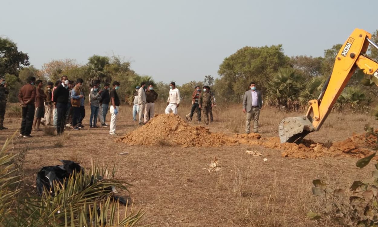 चास में जमीन में गड़ा मिला महिला का शव, हत्या समेत अन्य बिंदुओं पर पुलिस जांच में जुटी