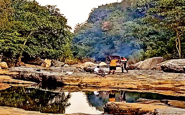 Jharkhand Tourism: पर्यटकों को लुभा रही गिरिडीह के भंडेश्वर और बलियाकोला की वादियां, देखें तस्वीर