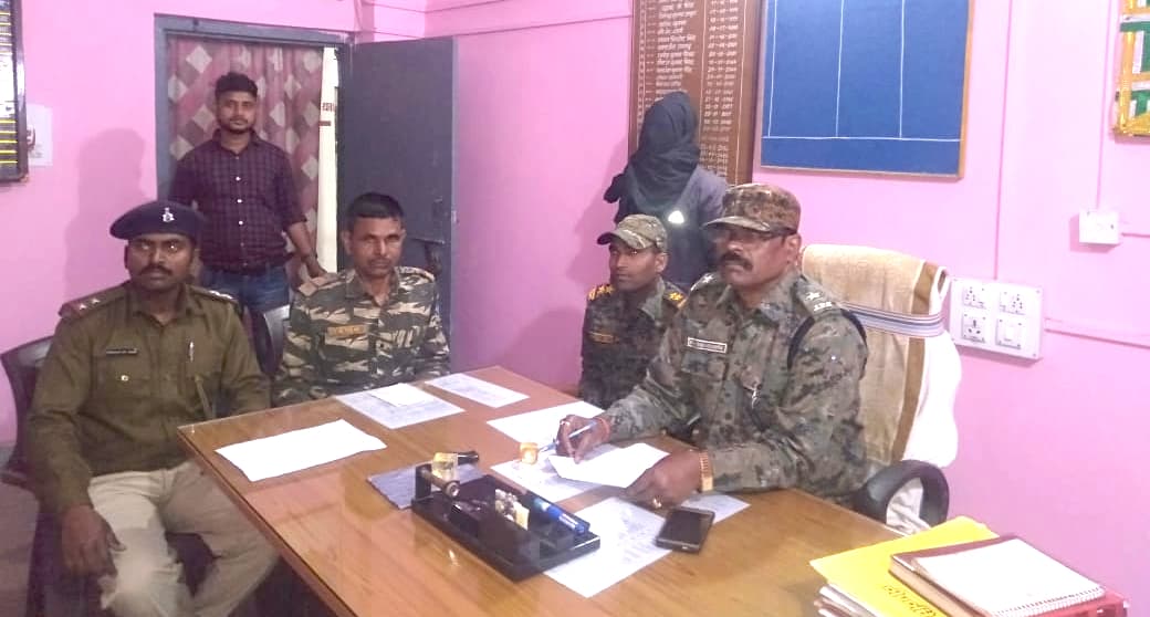 Jharkhand : टीपीसी का सब-जोनल कमांडर बासुदेव चतरा के लावालौंग से गिरफ्तार