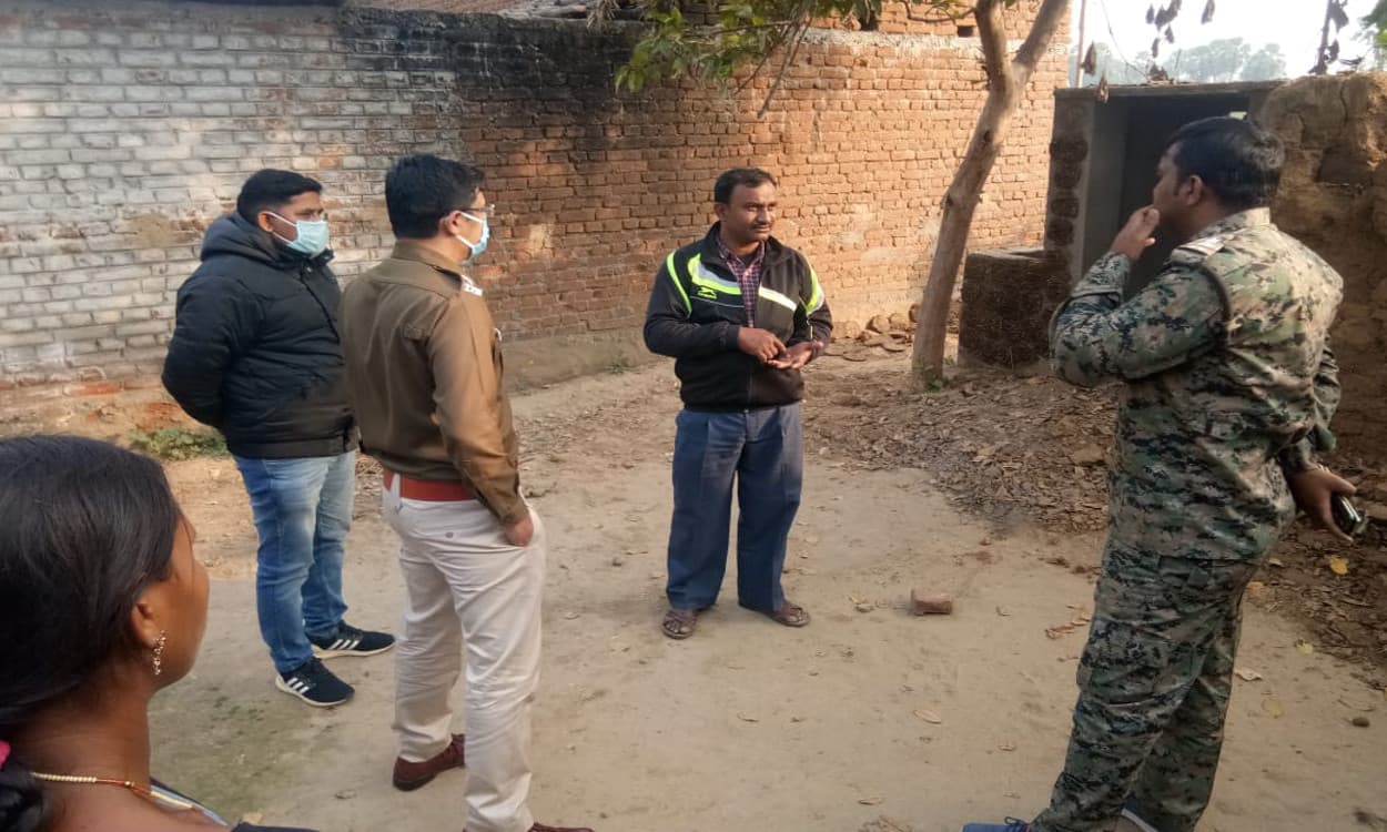 सोनबरसा जंगल के समीप पुलिस की छापेमारी, केन बम सहित 2 क्रिमिनल गिरफ्तार