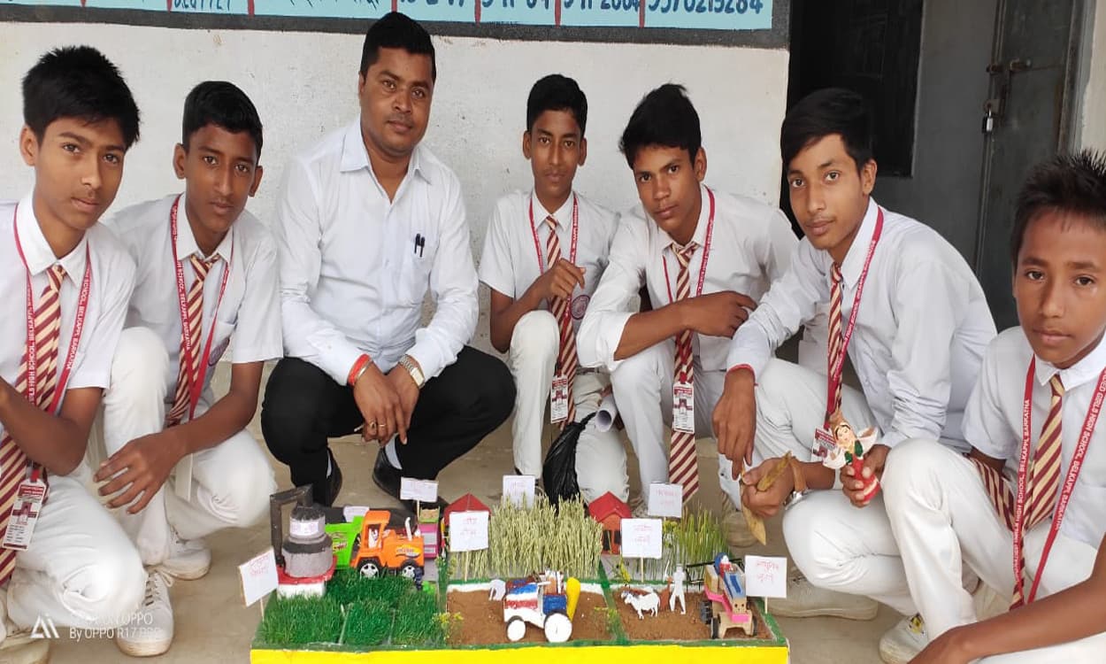 शिक्षक दिवस 2020 : लोगों के दिमाग से सरकारी स्कूलों की परिभाषा बदलने में कामयाब हुए बेलकप्पी के उत्कृष्ट शिक्षक छत्रु प्रसाद