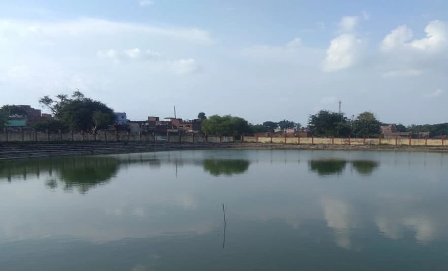 रांची के खटंगा गांव के लोगों को जब जनप्रतिनिधियों से नहीं मिली मदद तो आपसी सहयोग से बना डाला तालाब