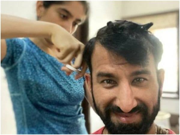 Lockdown में पत्नी ने काटे चेतेश्वर पुजारा के बाल, भारतीय खिलाड़ी ने अब बताया अपने दिल का हाल, देखें वीडियो