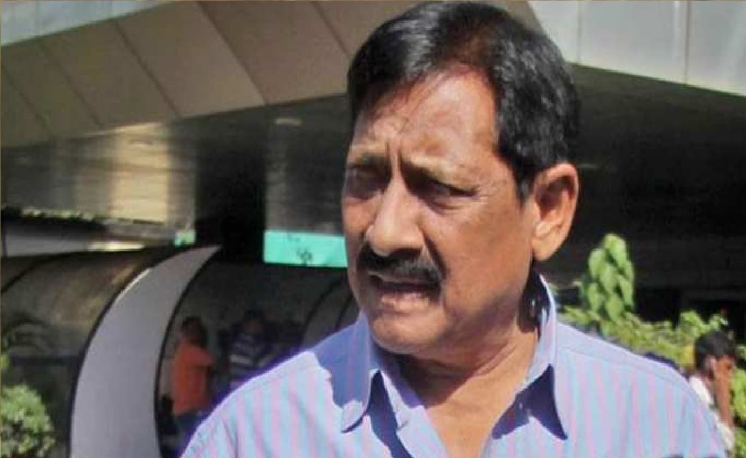 कोरोना पॉजिटिव पूर्व क्रिकेटर और मंत्री चेतन चौहान की हालत बिगड़ी, लाइफ सपोर्ट पर