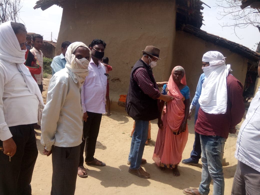 पलामू में सर्दी, खांसी व तेज बुखार से 7 दिन के अंदर पिता-पुत्री की मौत, बहू में भी दिखे ऐसे ही लक्षण, गांव में फैला Coronavirus का खौफ