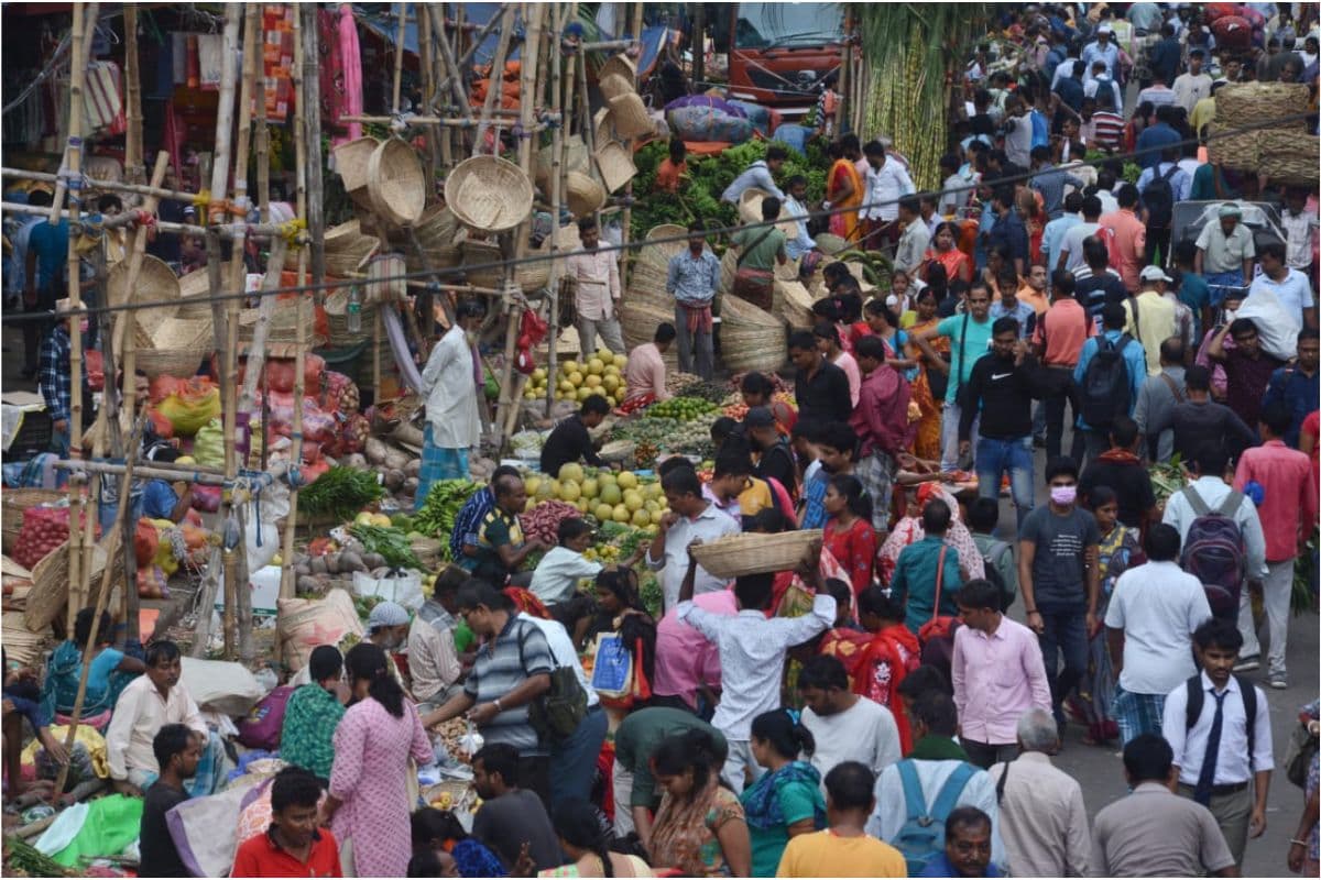 Photos : लोक आस्था के महापर्व को लेकर कोलकाता व जिले के विभिन्न बाजारों में बढ़ी रौनक