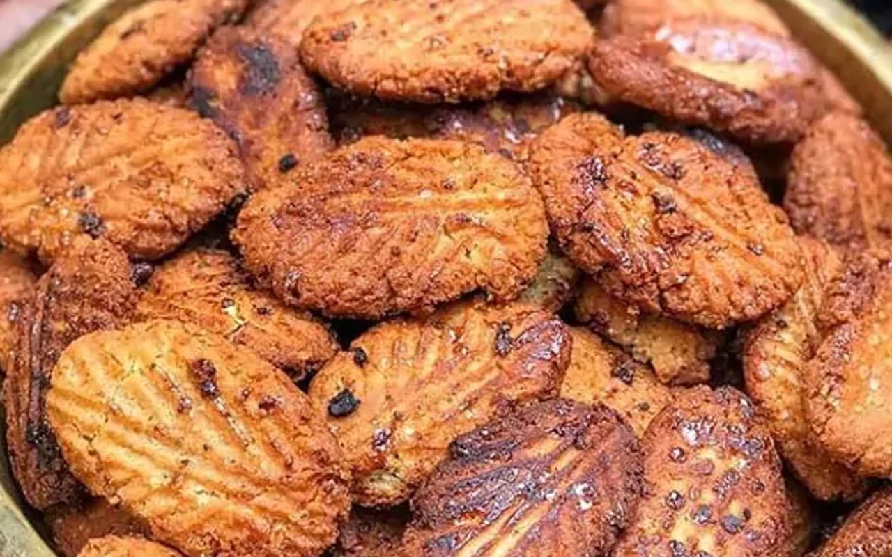 Thekua Recipe: छठ पूजा का विशेष प्रसाद है ठेकुआ, बनाने की आसान विधि, देखें वीडियो