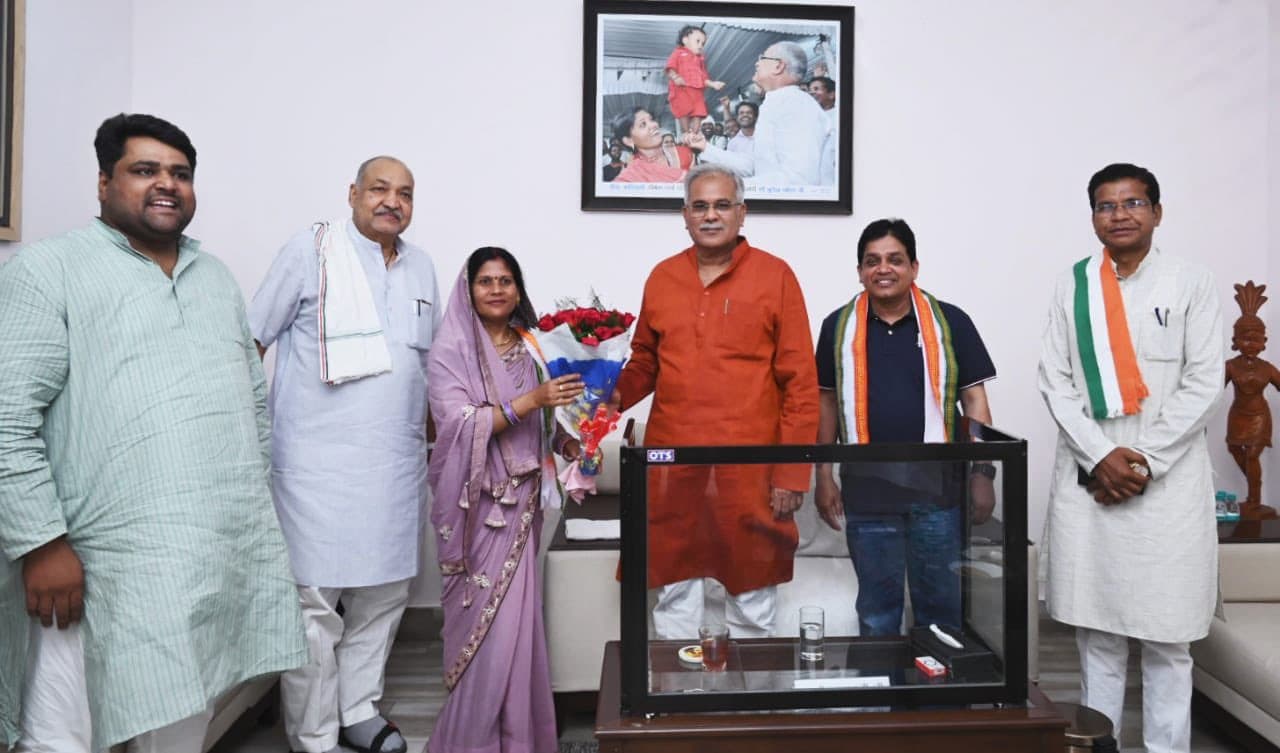 छत्तीसगढ़ : खैरागढ़ उपचुनाव में कांग्रेस की जीत के 3 घंटे बाद ही CM भूपेश बघेल ने पूरा किया अपना वादा