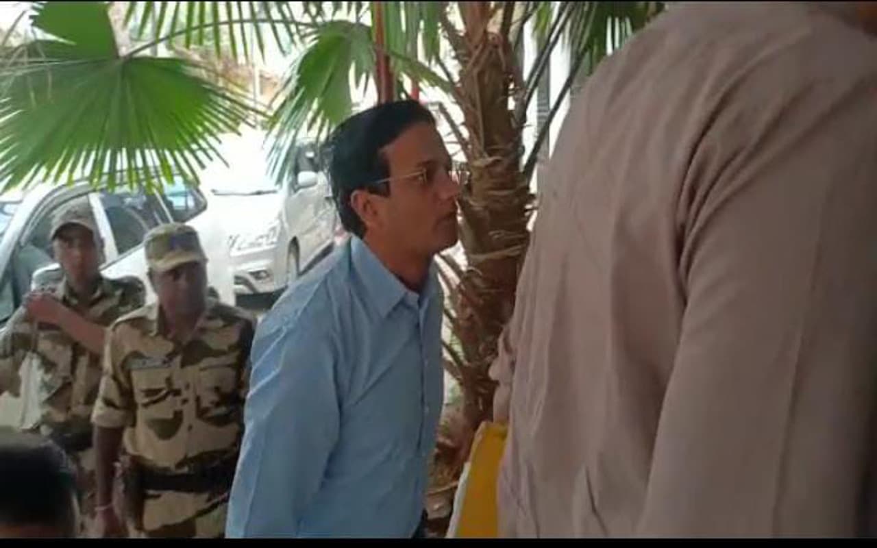 झारखंड : पीएमएलए कोर्ट ने आईएएस अधिकारी छवि रंजन को न्यायिक हिरासत में भेजा जेल, 6 मई को फिर होगी पेशी