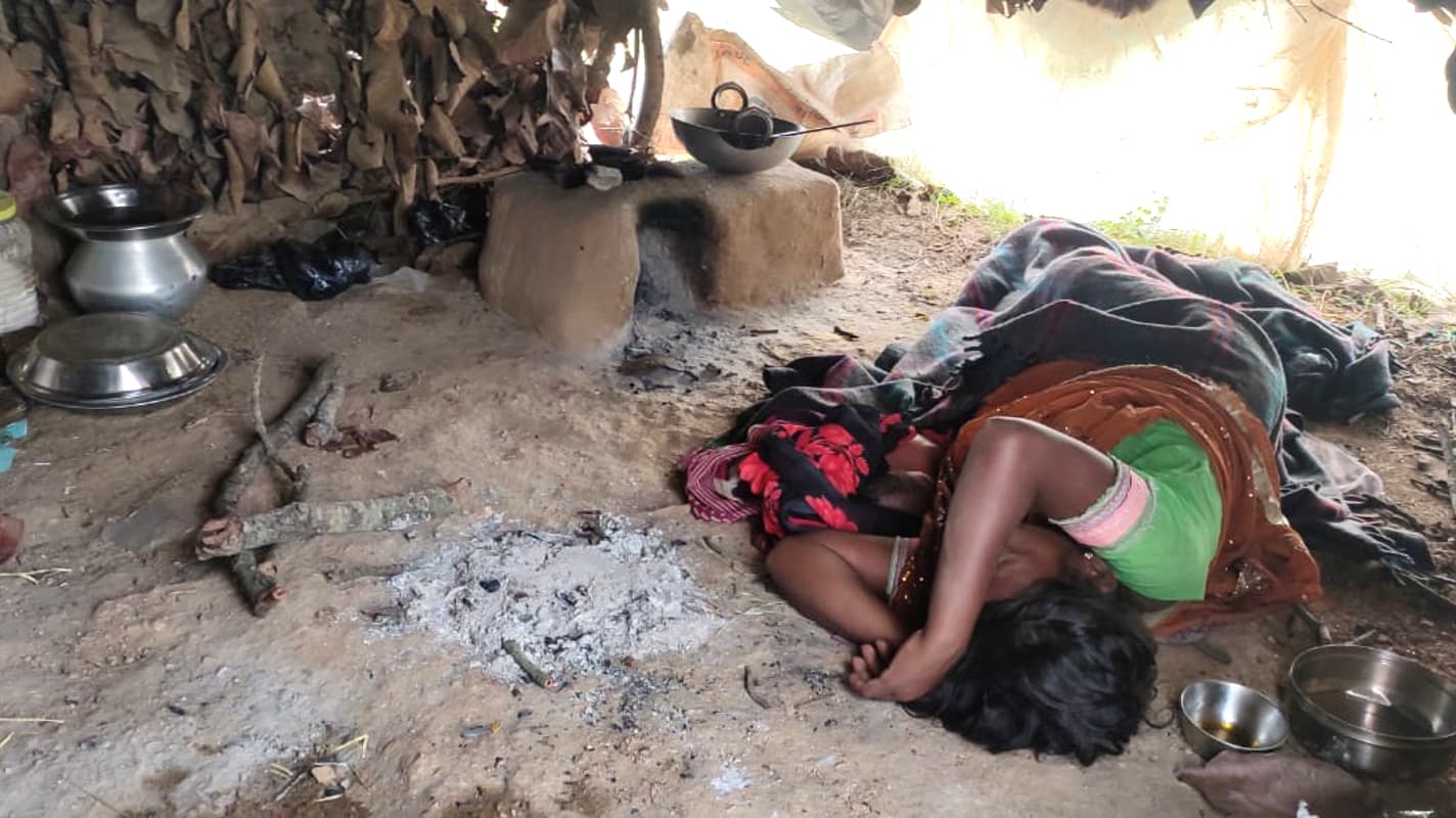 झारखंड में बदहाल लुप्तप्राय बिरहोर, इलाज के अभाव में एक महिला की, तो दूसरी महिला के बच्चे की मौत