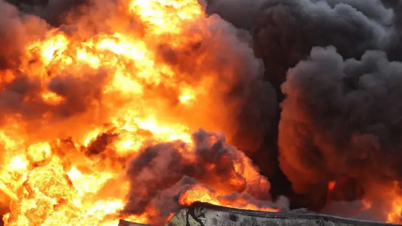 चीन के हेबेई प्रांत में गोदाम में लगी आग, 11 लोगों की मौत