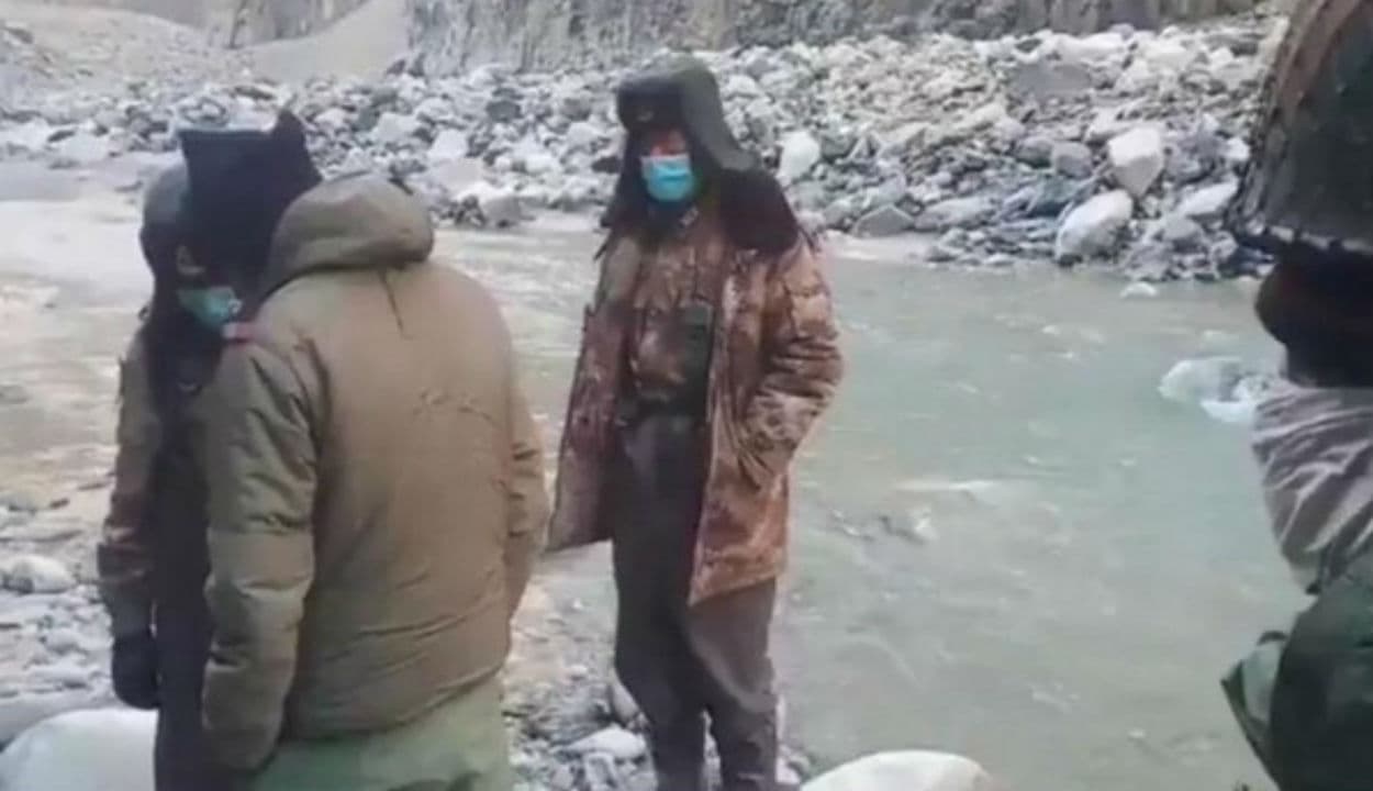 भारत को बातों में घेर कर धोखा दे रहा चीन, LAC पर पीएलए के 20,000 जवान तैनात