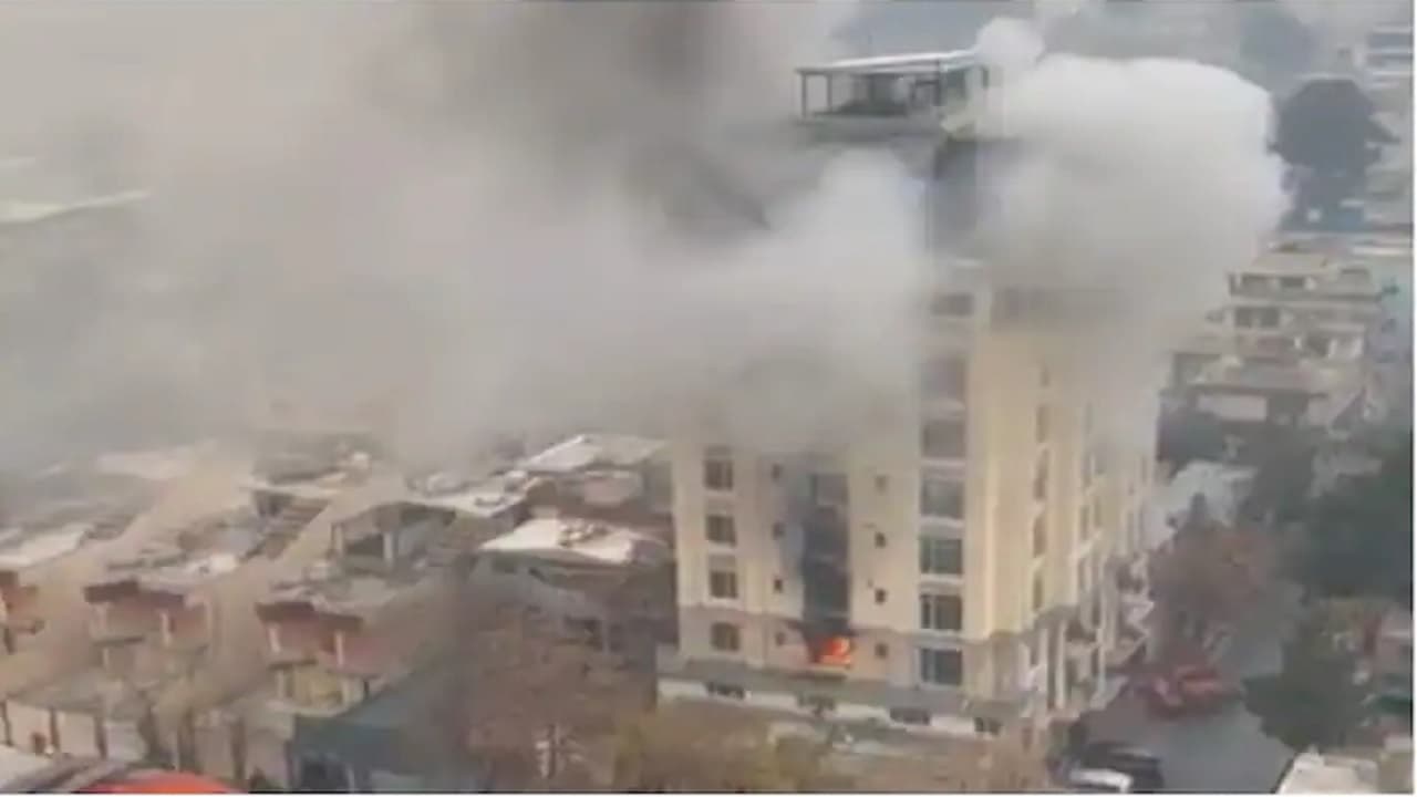 Blast in Kabul: काबुल में ब्लास्ट, चीनी गेस्ट हाउस में घुसकर हमलावरों ने की फायरिंग, बिल्डिंग में लगी आग