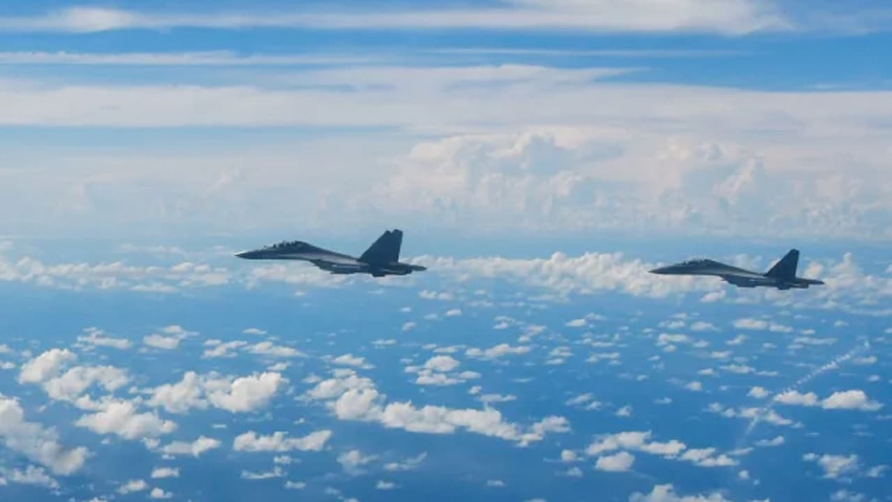 ताइवानी राष्ट्रपति की अमेरिका यात्रा से गुस्साए चीन ने शुरू किया सैन्य अभ्यास, लड़ाकू विमान और युद्धपोत भेजे