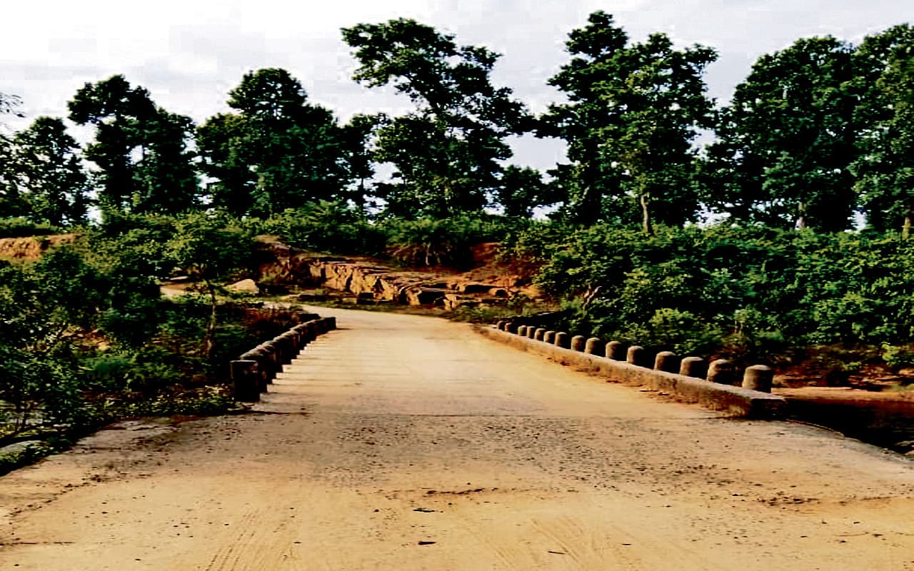 Common Man Issues: झारखंड के इस पुल से लोग जान जोखिम में डालकर करते हैं पार, पर नहीं ले रहा कोई सुध