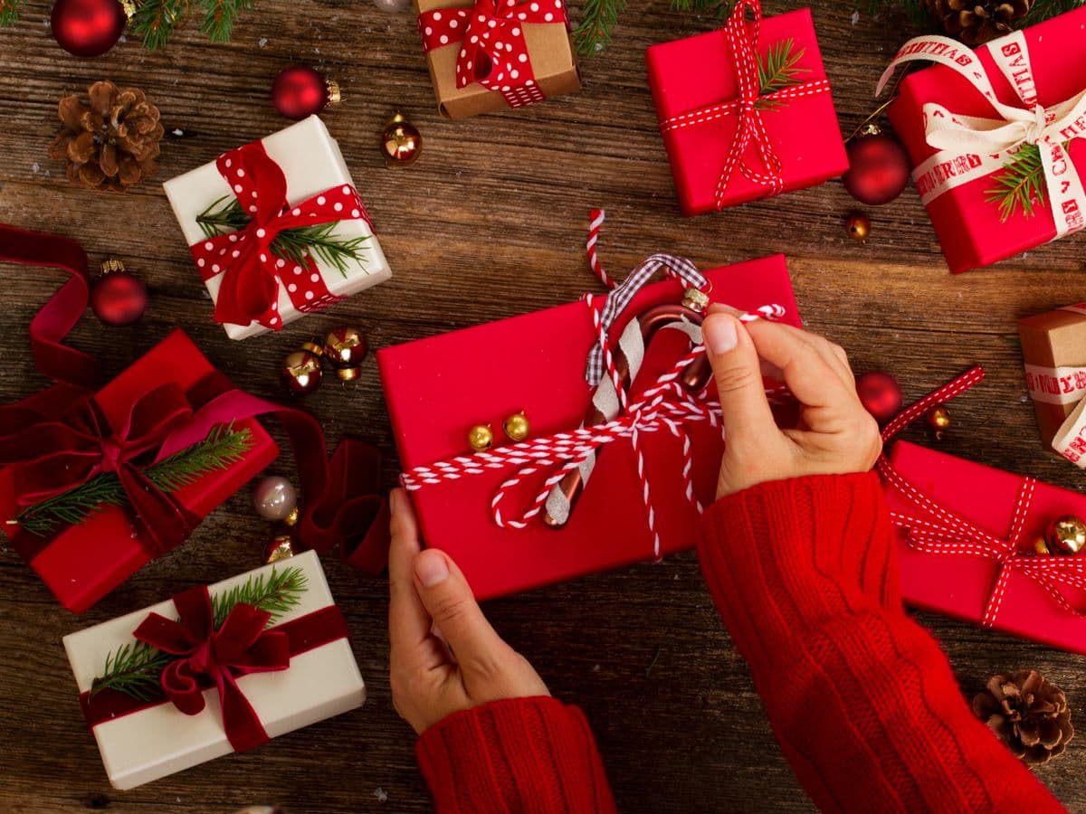 Christmas Gift Ideas: इस क्रिसमस 1000 रुपये से भी कम में खरीदें सजावट का सामान, यहां से लें आइडिया