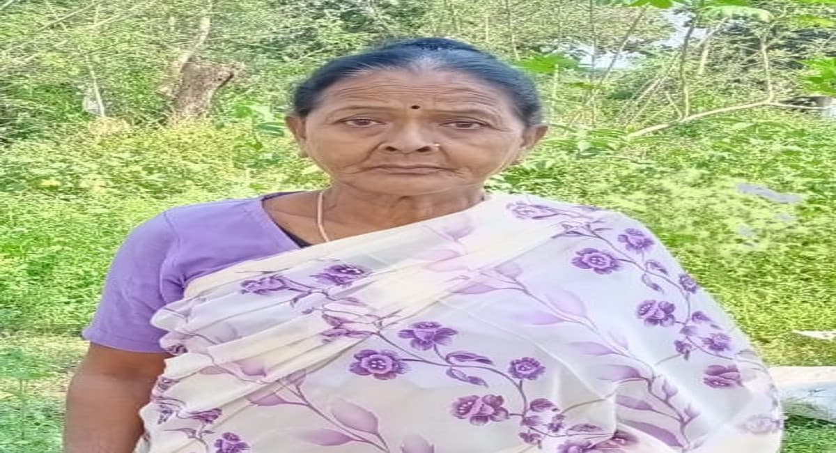 डायन-बिसाही के नाम पर प्रताड़ित तीन महिलाएं पहुंची पद्मश्री छुटनी महतो की शरण में, लगायी न्याय की गुहार