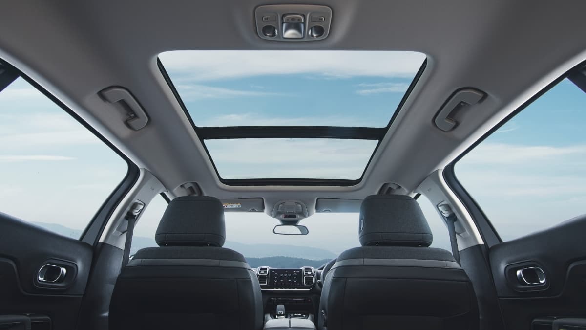 Sunroof वाली कारों के 5 नुकसान, जान कर आप भी रह जाएंगे हैरान!