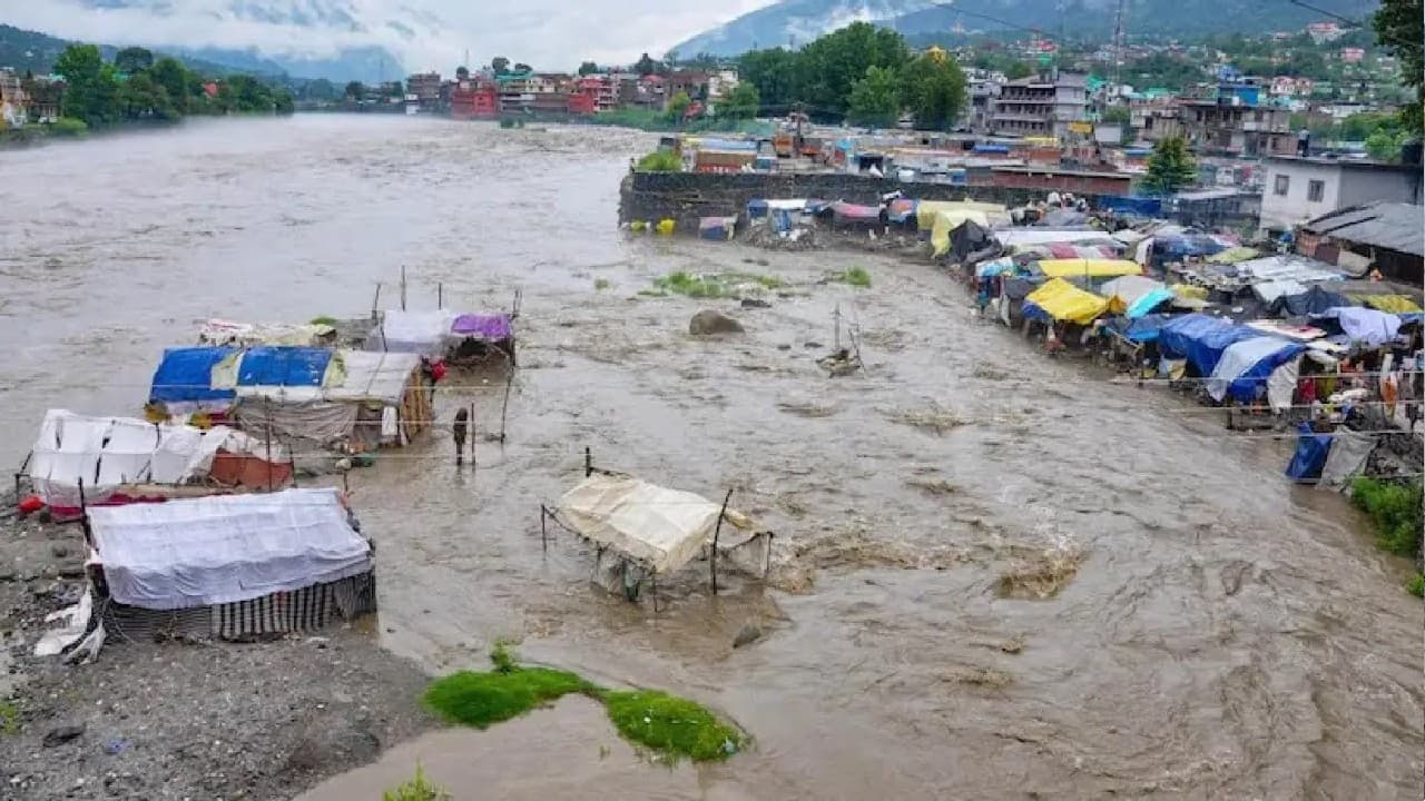 Explainer: कुल्लू में बादल फटने से तबाही, जानिए Cloudburst की वजह, क्यों होता है ये इतना खतरनाक