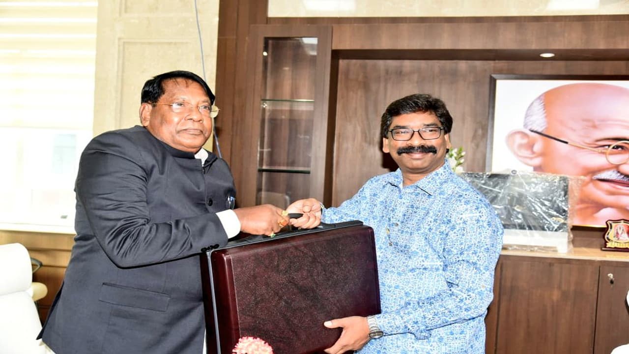 Jharkhand Budget 2021 : कृषि और ग्रामीण अर्थव्यवस्था को मजबूती देने पर जोर, मनरेगा मजदूरों की बढ़ी मजदूरी