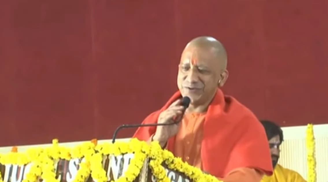 Ayodhya में CM योगी और केंद्रीय आयुष मंत्री सोनोवाल ने प्रभु श्रीराम से लिया आशीष, बहराइच में देंगे सौगात