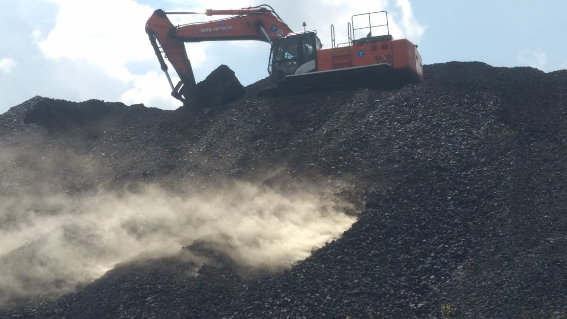 NTPC के कोयला भंडार में लगी आग, खतरे में झारखंड का बड़कागांव