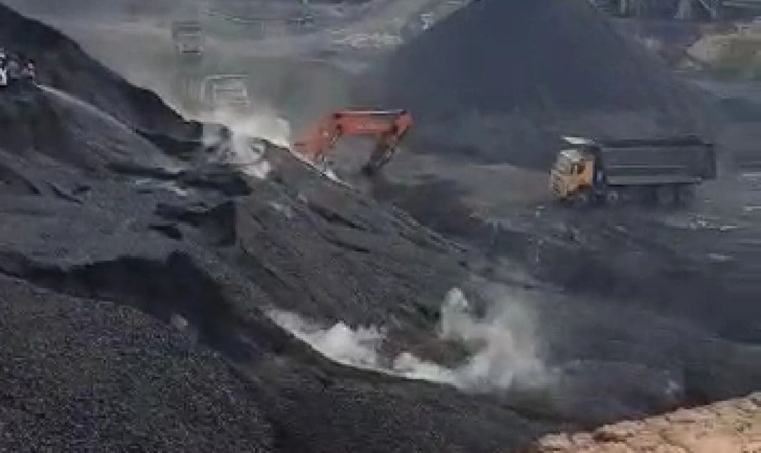 दिवाली-दशहरा में कोयले की संकट ने UP में बिजली विभाग की बढ़ाई चिंता, सीएम योगी ने लिखा PM Modi को पत्र