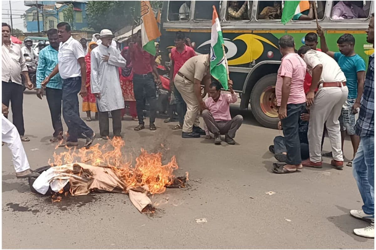 Photos : लोकसभा से विपक्ष के नेता अधीर रंजन चौधरी को निलंबित किए जाने के खिलाफ कांग्रेस का प्रदर्शन