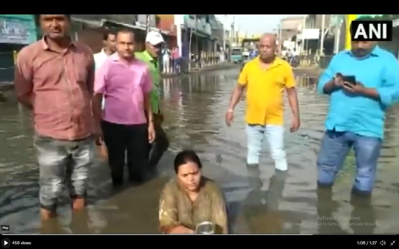 Jharkhand: गोड्डा में कांग्रेस विधायक दीपिका पांडेय का जल सत्याग्रह, जानें क्या है पूरा मामला