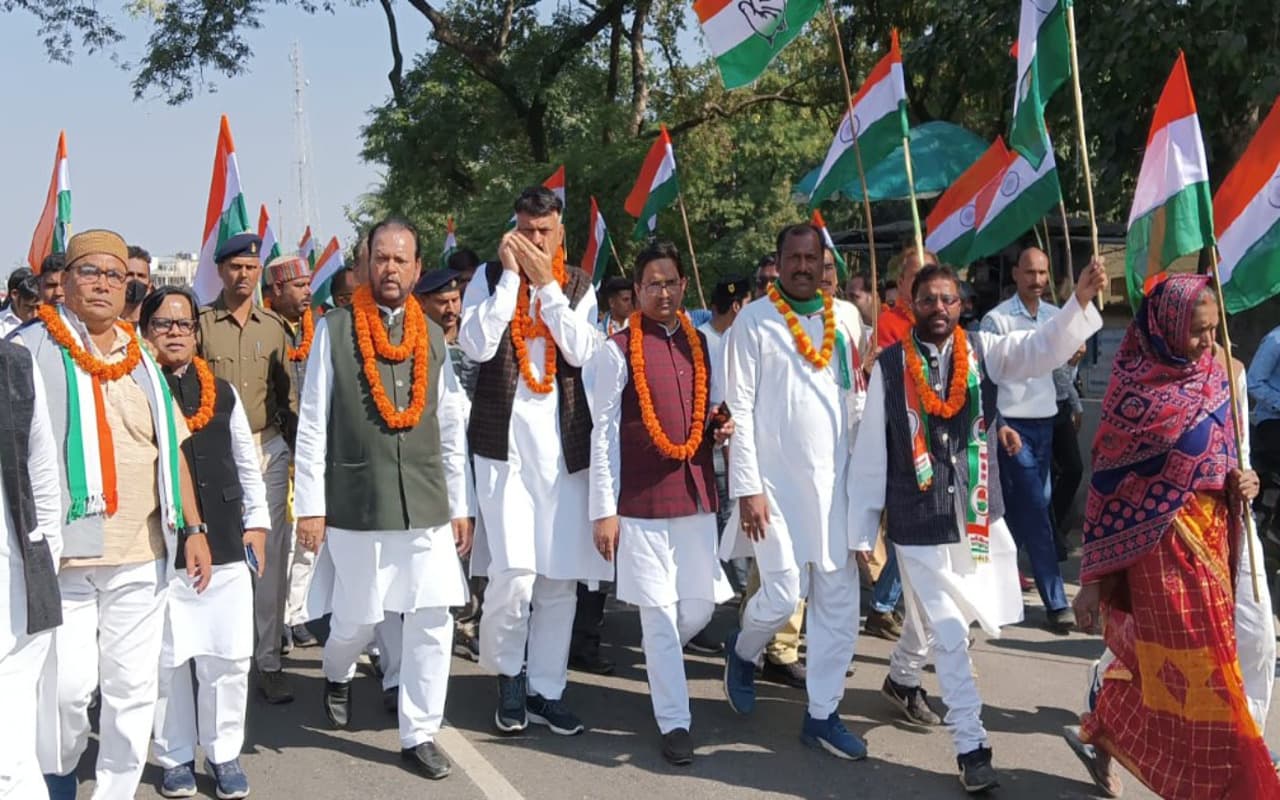 कोडरमा में कांग्रेस की भारत जोड़ो पदयात्रा, प्रदेश अध्यक्ष राजेश ठाकुर बोले- ED का दुरुपयोग कर रही BJP