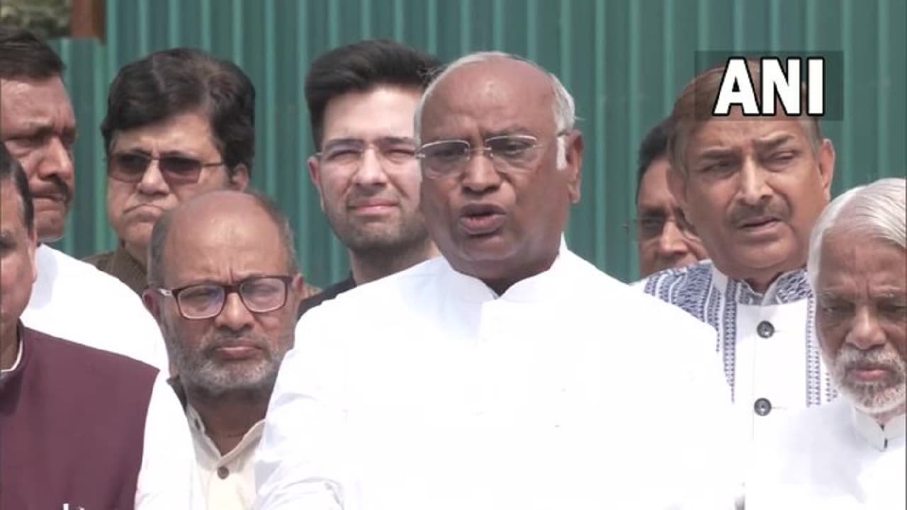 Budget Session 2023: कांग्रेस चीफ मल्लिकार्जुन खरगे बोले, मोदी सरकार के शासन में कानून और लोकतंत्र का राज नहीं