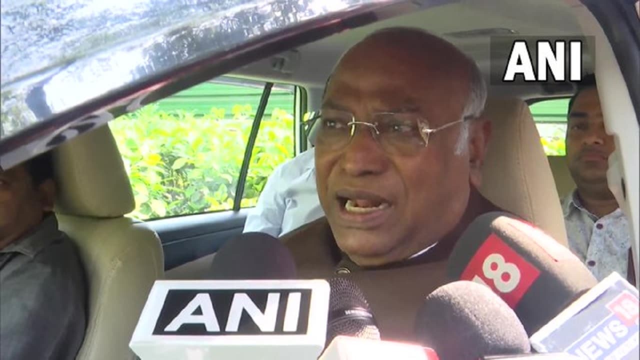 राहुल गांधी के माफीनामे पर बोले कांग्रेस अध्यक्ष, हिंदुस्तान में पैदा होना बहुत बड़ा पाप...