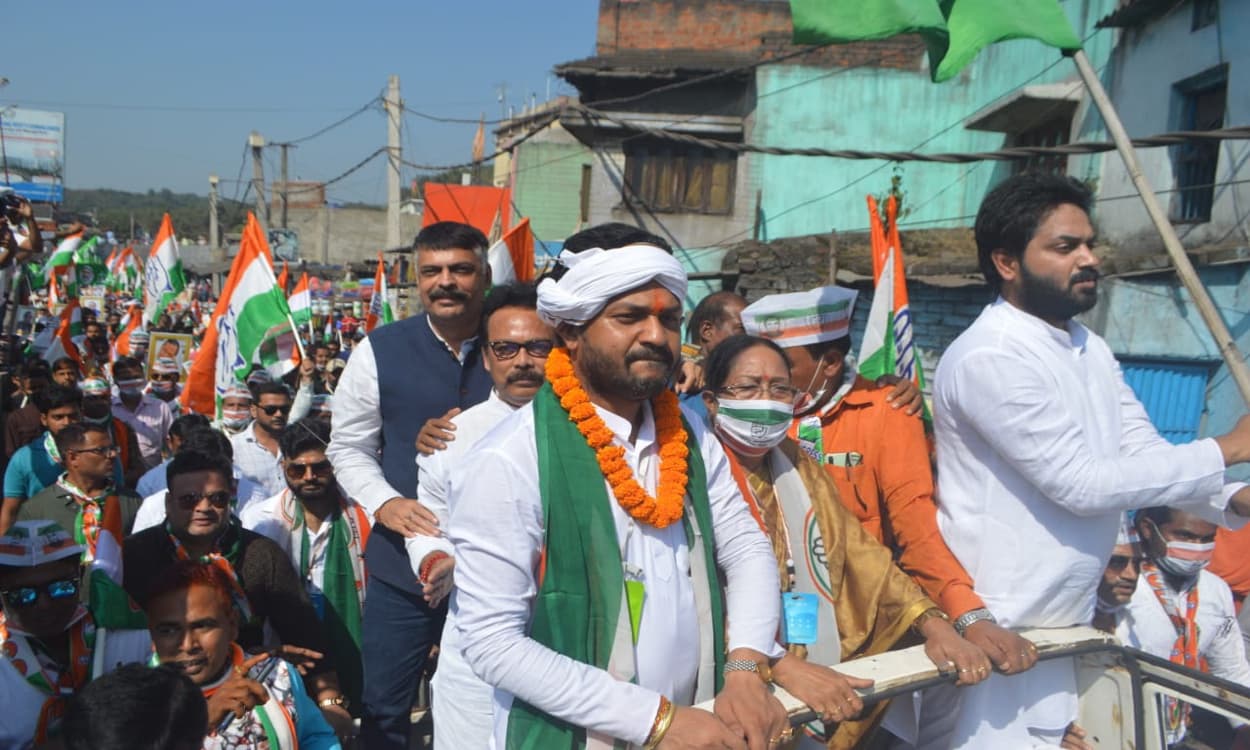 चुनाव प्रचार के अंतिम दिन महागठबंधन ने फुसरो में किया शक्ति प्रदर्शन, सुखदेव भगत ने भी कांग्रेस प्रत्याशी के पक्ष में मांगे वोट