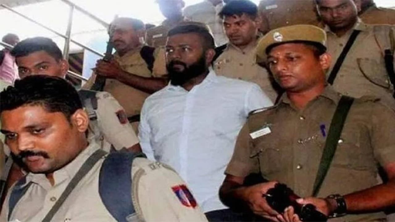 ठग सुकेश का नया शिगूफा, कहा - पॉलीग्राफ टेस्ट कराने को तैयार हूं, केजरीवाल और जैन को भी रखें सामने