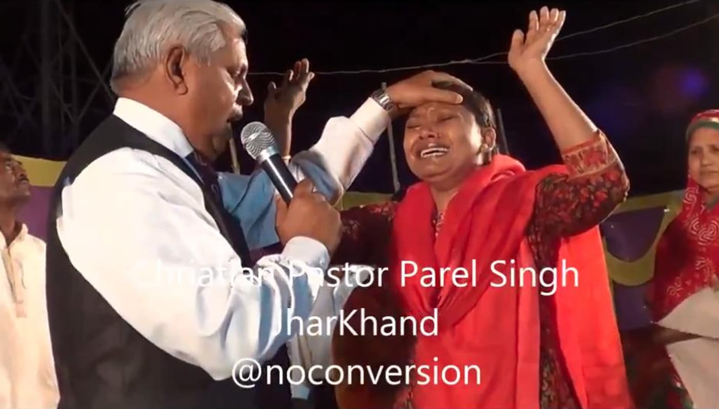 Video: झारखंड में धर्मांतरण पर एक ट्वीट से छिड़ी बहस, रघुवर दास ने हेमंत सोरेन सरकार पर किया प्रहार Video: झारखंड में धर्मांतरण पर एक ट्वीट से छिड़ी बहस, रघुवर दास ने हेमंत सोरेन सरकार पर किया प्रहार