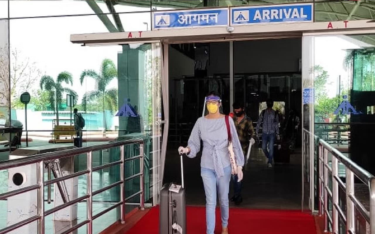Corona Guideline: हवाई यात्रा के दौरान यात्रियों को मास्क पहनने की सलाह, कोरोना गाइडलाइन जारी