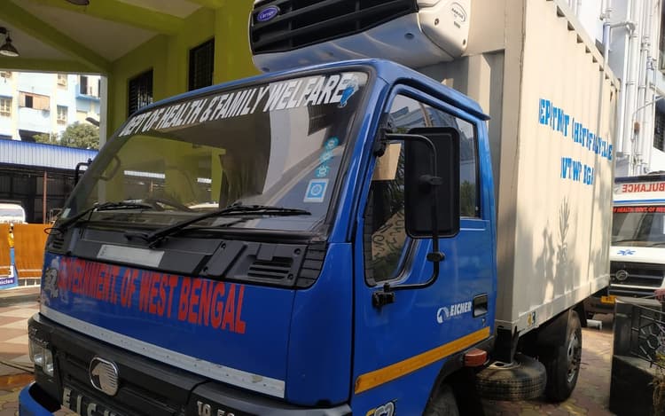 Coronavirus in Bihar : स्टेट वैक्सीन सेंटर को मिले छह वैक्सीन वैन, सांसद ने लिया टीकाकरण केंद्रों का जायजा