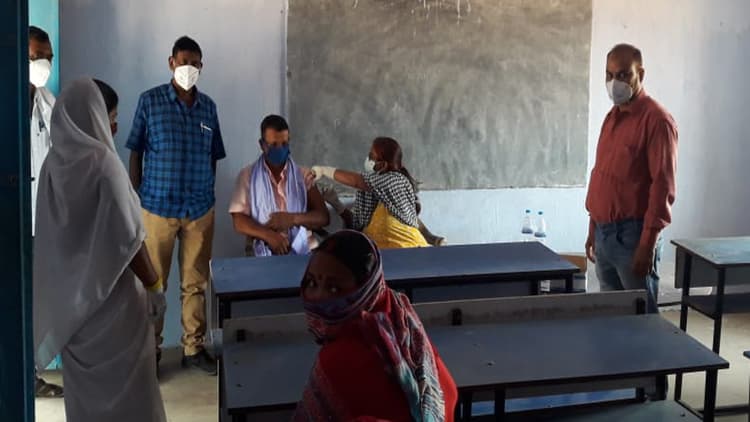 Corona Vaccination Update News : झारखंड में 18 प्लस का टीकाकरण अभियान अब 10 मई से, वैक्सीन नहीं आने से हो रही है देरी