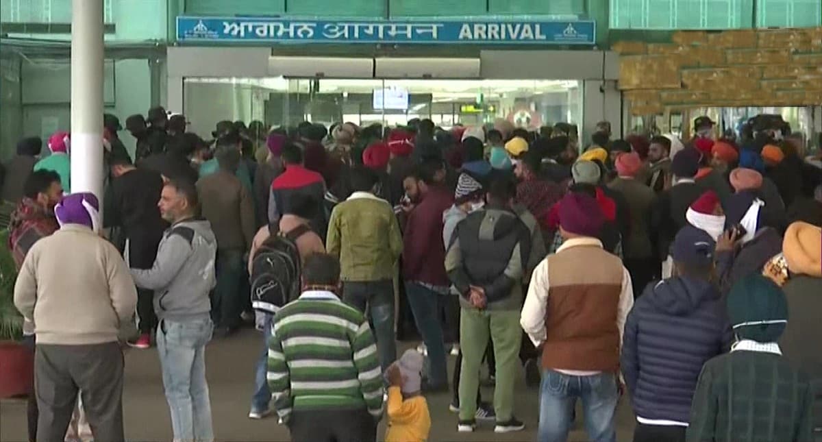 Omicron updates : इटली से पंजाब आयी एयर इंडिया की फ्लाइट में 125 यात्री कोरोना पाॅजिटिव