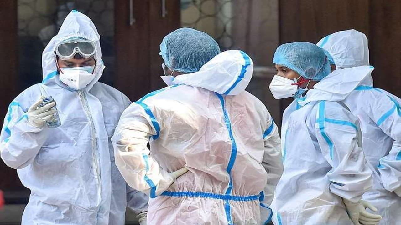 भारत को फिर डरा रहा कोरोना : पिछले 24 घंटों में 24 की मौत, संक्रमितों की संख्या बढ़कर 36,000 से अधिक