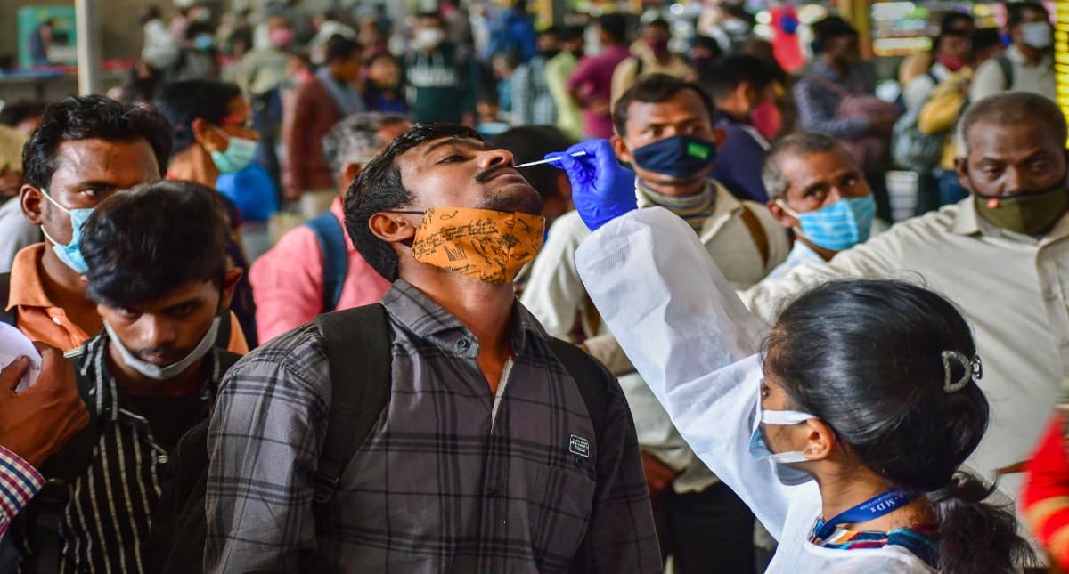 Omicron updates : अबतक जारी आंकड़ों में 75 हजार से अधिक संक्रमित मिले, लाॅकडाउन की राह पर देश ?